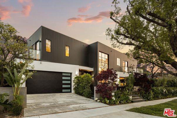 Attached, Exterior, Facade, Modern