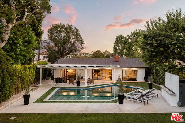 Backyard, Exterior, Pool