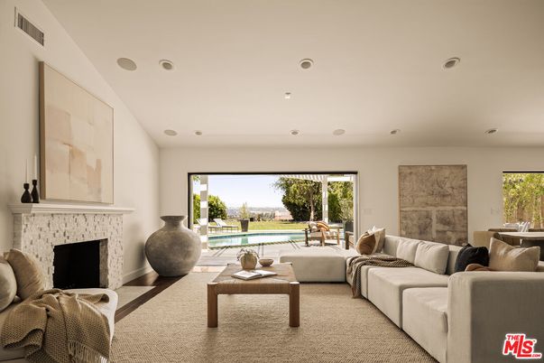 Fireplace, Interior, Living room, Recessed Lighting