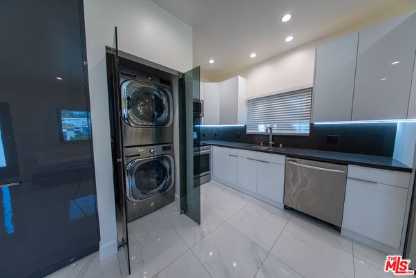Interior, Kitchen, Recessed Lighting, Washer