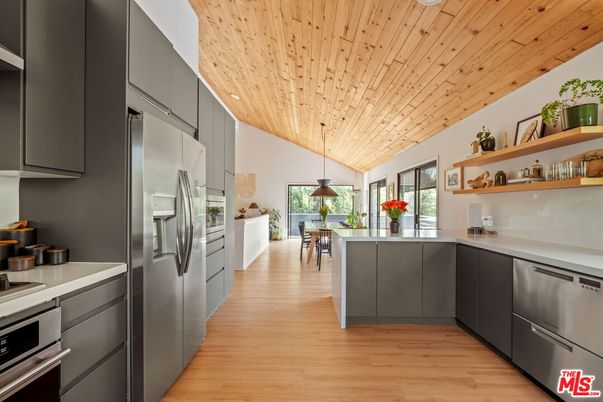 Dining room, Interior, Kitchen, Pendant Lights, Stainless Steel Appliances, Wooden Ceilings, Wood Texture Flooring