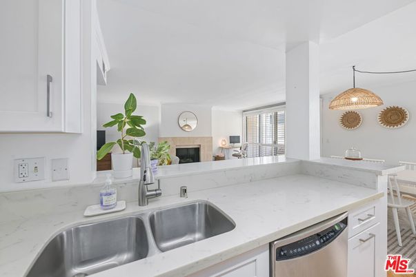 Fireplace, Interior, Kitchen