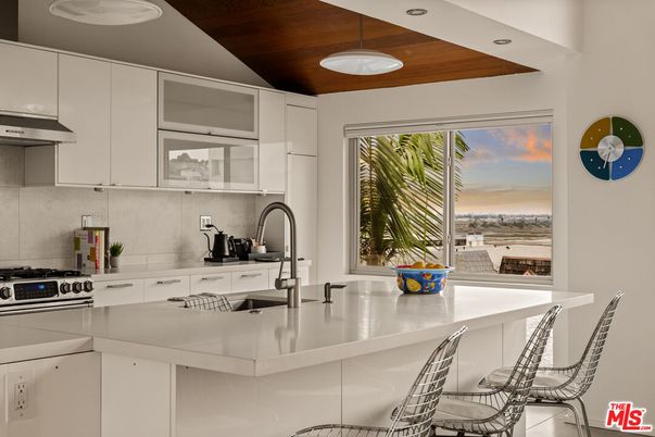 Interior, Kitchen, Pendant Lights, Recessed Lighting, Stainless Steel Appliances, Water