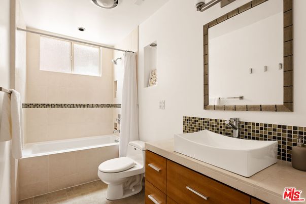 Bathroom, Interior, Tile Countertops