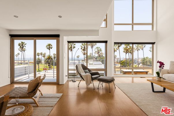 Interior, Recessed Lighting, Water, Wood Texture Flooring