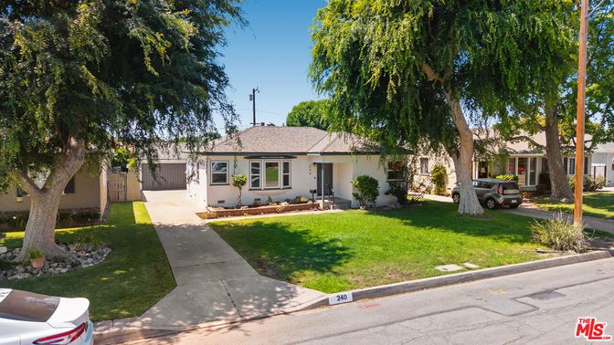 Backyard, Exterior, Facade, Ranch