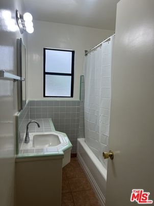 Bathroom, Interior, Tile Countertops