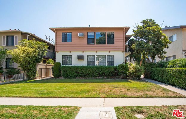 Backyard, Exterior, Facade, Split Level