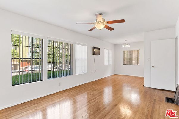 Chandelier, Empty room, Interior, Wood Texture Flooring