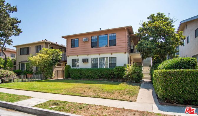 Backyard, Exterior, Facade, Split Level