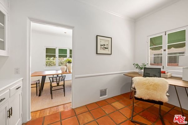 Home Office, Interior