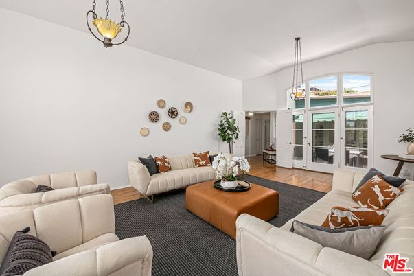 Interior, Living room, Pendant Lights, Wood Texture Flooring