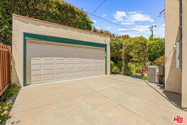 Detached Garage, Exterior