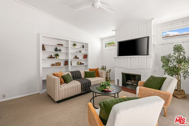 Fireplace, Interior, Living room