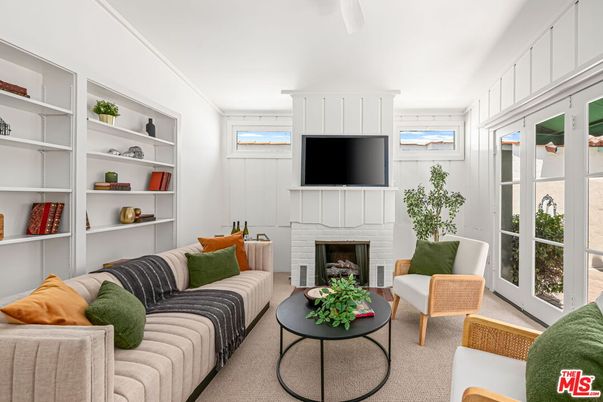 Fireplace, Interior, Living room
