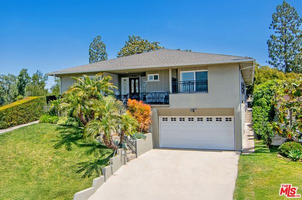 Attached, Backyard, Exterior, Facade, Split Level