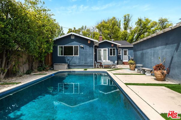 Exterior, Pool