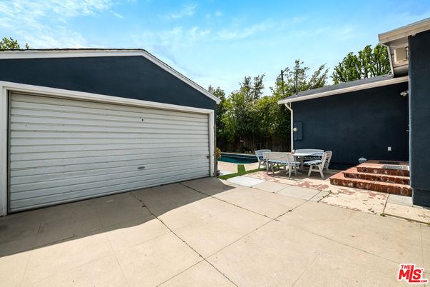 Detached Garage, Exterior
