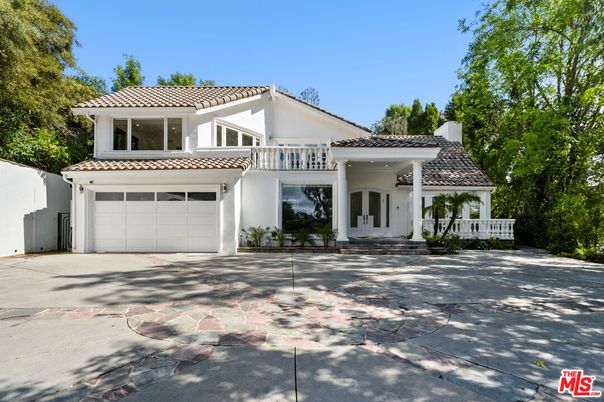 Attached, Exterior, Facade, Spanish Mediterranean