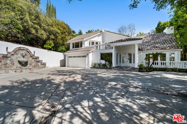 Attached, Exterior, Facade, Spanish Mediterranean
