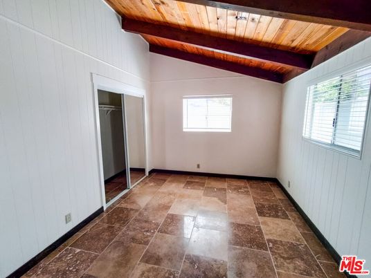 Empty room, Interior, Wooden Beams, Wooden Ceilings
