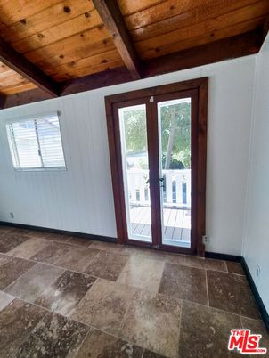 Empty room, Interior, Wooden Beams, Wooden Ceilings