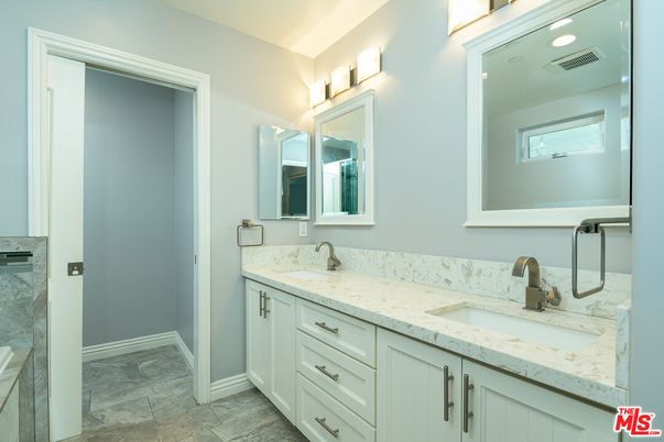 Bathroom, Dual Sink Vanities, Interior, Recessed Lighting