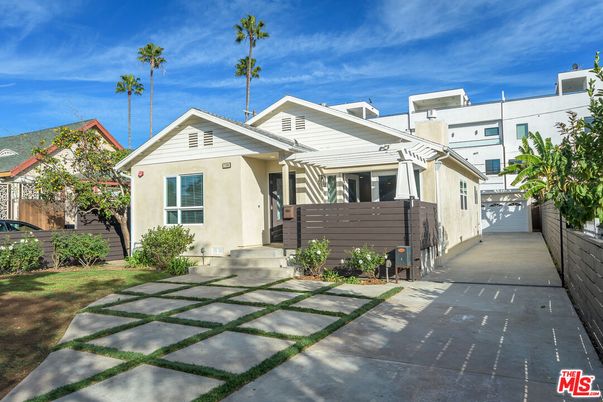 Backyard, Exterior, Facade, Farmhouse