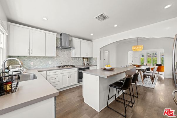 Chandelier, Dining room, Interior, Kitchen, Pendant Lights, Recessed Lighting, Wood Texture Flooring