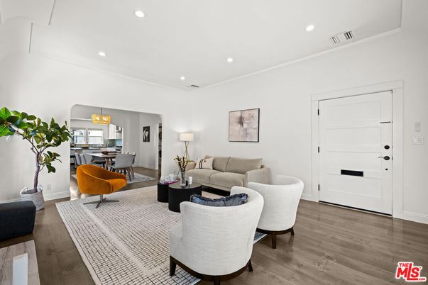Dining room, Interior, Living room, Pendant Lights, Recessed Lighting, Wood Texture Flooring