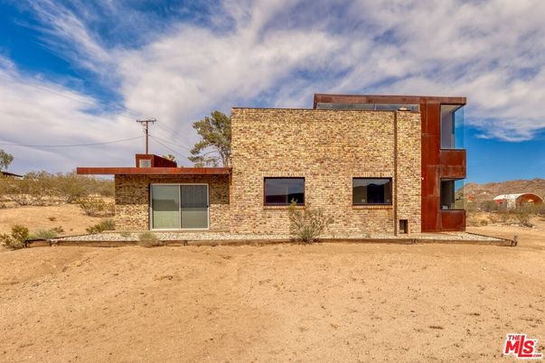 Backyard, Exterior, Facade, Modern