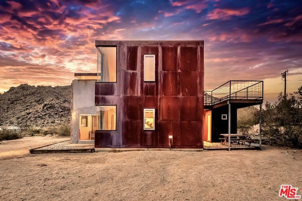 Backyard, Exterior, Facade, Modern