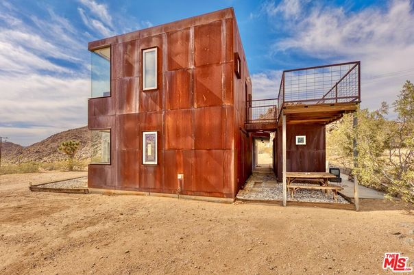 Exterior, Facade, None