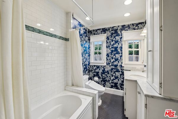 Bathroom, Interior, Recessed Lighting