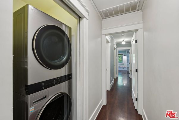 Interior, Utility Closets, Washer, Wood Texture Flooring