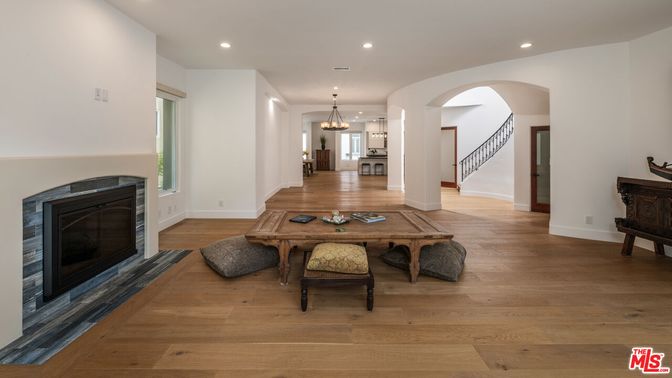 Chandelier, Dining room, Fireplace, Interior, Pendant Lights, Recessed Lighting, Wood Texture Flooring