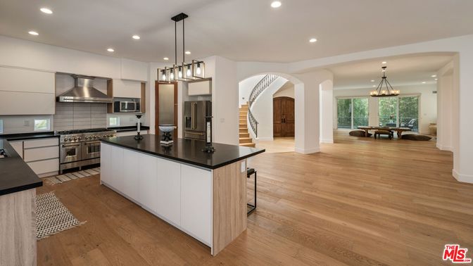 Chandelier, Dining room, Interior, Kitchen, Pendant Lights, Recessed Lighting, Stainless Steel Appliances, Wood Texture Flooring
