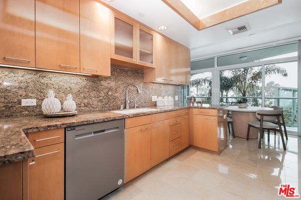 Dining room, Interior, Kitchen, Recessed Lighting