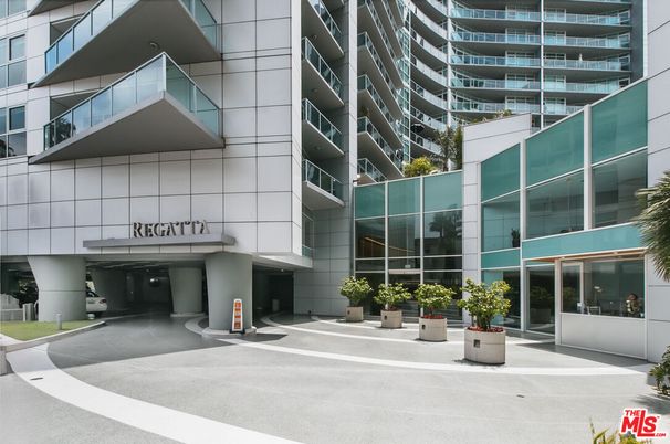 Exterior, Facade, Condo Building