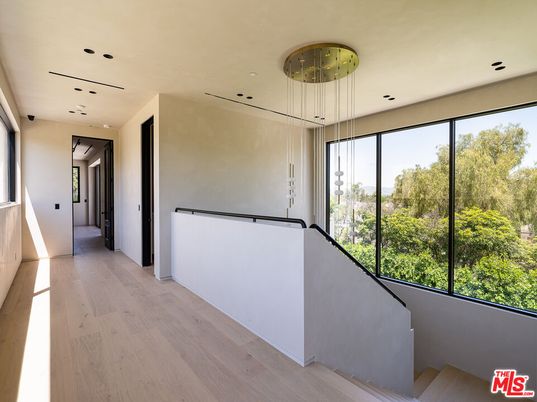 Interior, Pendant Lights, Recessed Lighting, Wood Texture Flooring