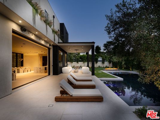 Backyard, Exterior, Pool