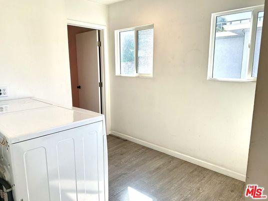 Interior, Washer, Wood Texture Flooring