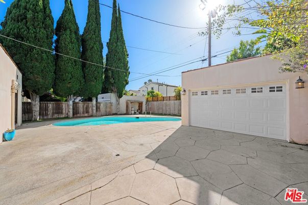 Detached Garage, Exterior