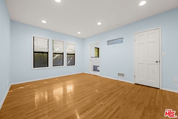 Empty room, Interior, Recessed Lighting, Wood Texture Flooring