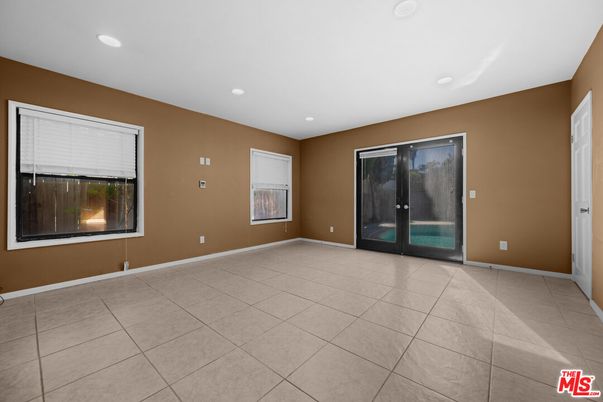 Empty room, Interior, Recessed Lighting