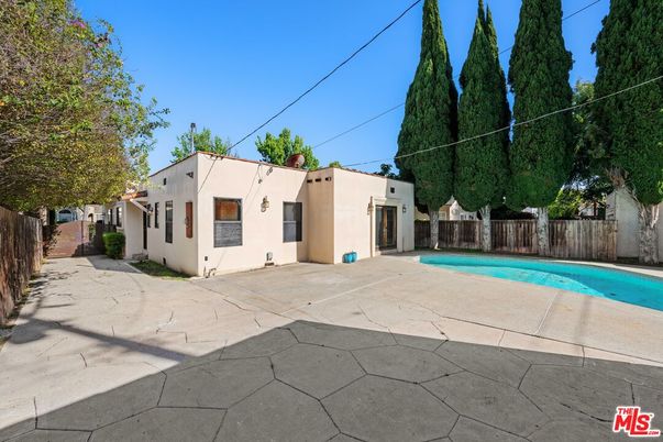 Exterior, Pool