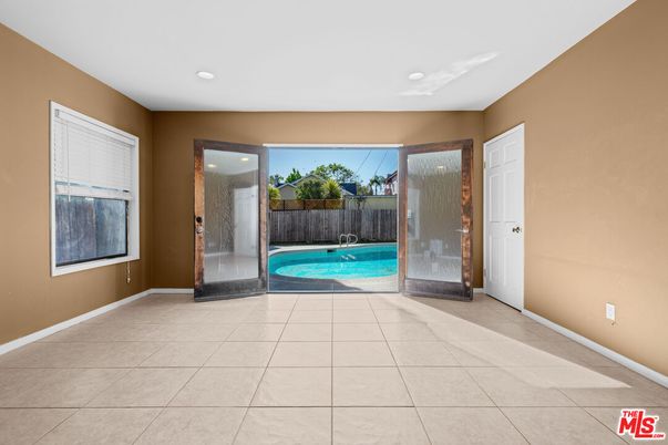 Interior, Pool, Recessed Lighting