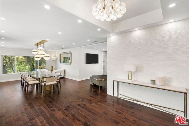 Chandelier, Dining room, Interior, Pendant Lights, Recessed Lighting, Wood Texture Flooring