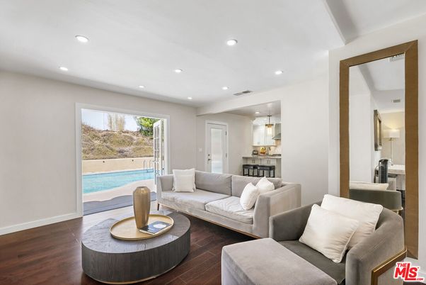 Interior, Living room, Pendant Lights, Recessed Lighting, Wood Texture Flooring