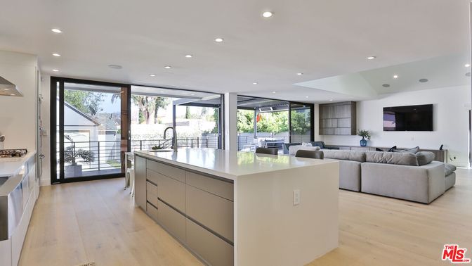 Interior, Kitchen, Living room, Recessed Lighting, Wood Texture Flooring